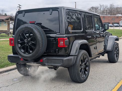 Used 2025 Jeep Wrangler Unlimited Sahara w/ Safety Group image 4