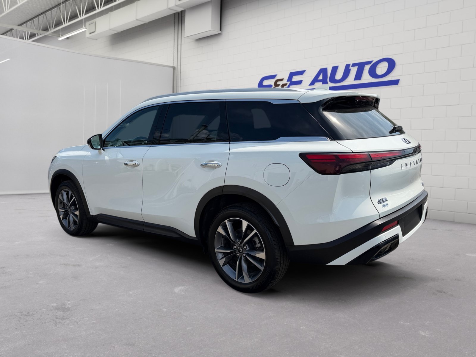 Used 2024 INFINITI QX60 Luxe AWD/4WD image 3