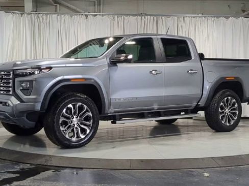 Used 2023 GMC Canyon Denali image 5