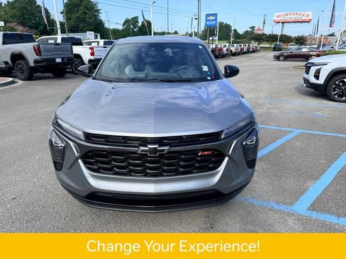 Used 2025 Chevrolet Trax RS w/ Sunroof Package FWD image 19