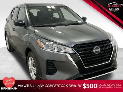 New 2025 Nissan Kicks Play S