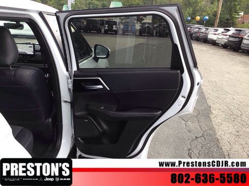 Used 2025 Mitsubishi Outlander SE AWD/4WD image 27