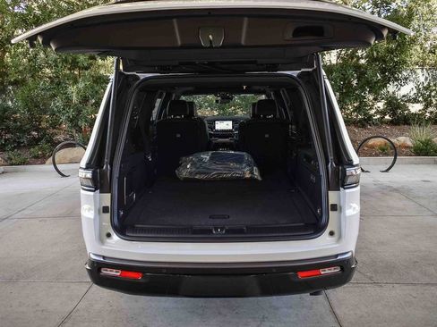 New 2026 Jeep Grand Wagoneer L Limited w/ Premium Group II image 26