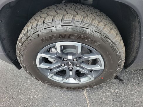 New 2026 Chevrolet Equinox ACTIV w/ Convenience Package III FWD image 38