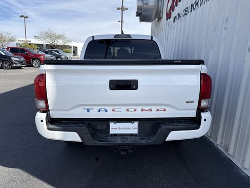 Used 2017 Toyota Tacoma TRD Sport w/ Premium & Technology Package image 7