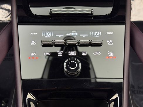 Used 2024 Porsche Cayenne Turbo image 34