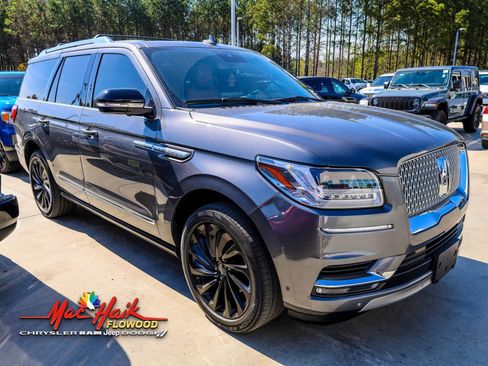 Used 2021 Lincoln Navigator Reserve w/ Luxury Package image 2