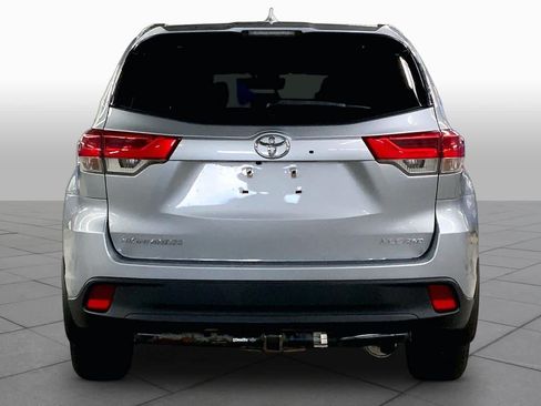 Used 2018 Toyota Highlander XLE AWD/4WD image 5