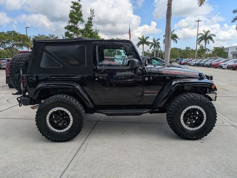 Used 2014 Jeep Wrangler Sahara w/ Connectivity Group AWD/4WD image 3