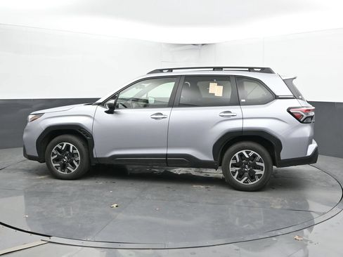 Used 2025 Subaru Forester Premium AWD/4WD image 9