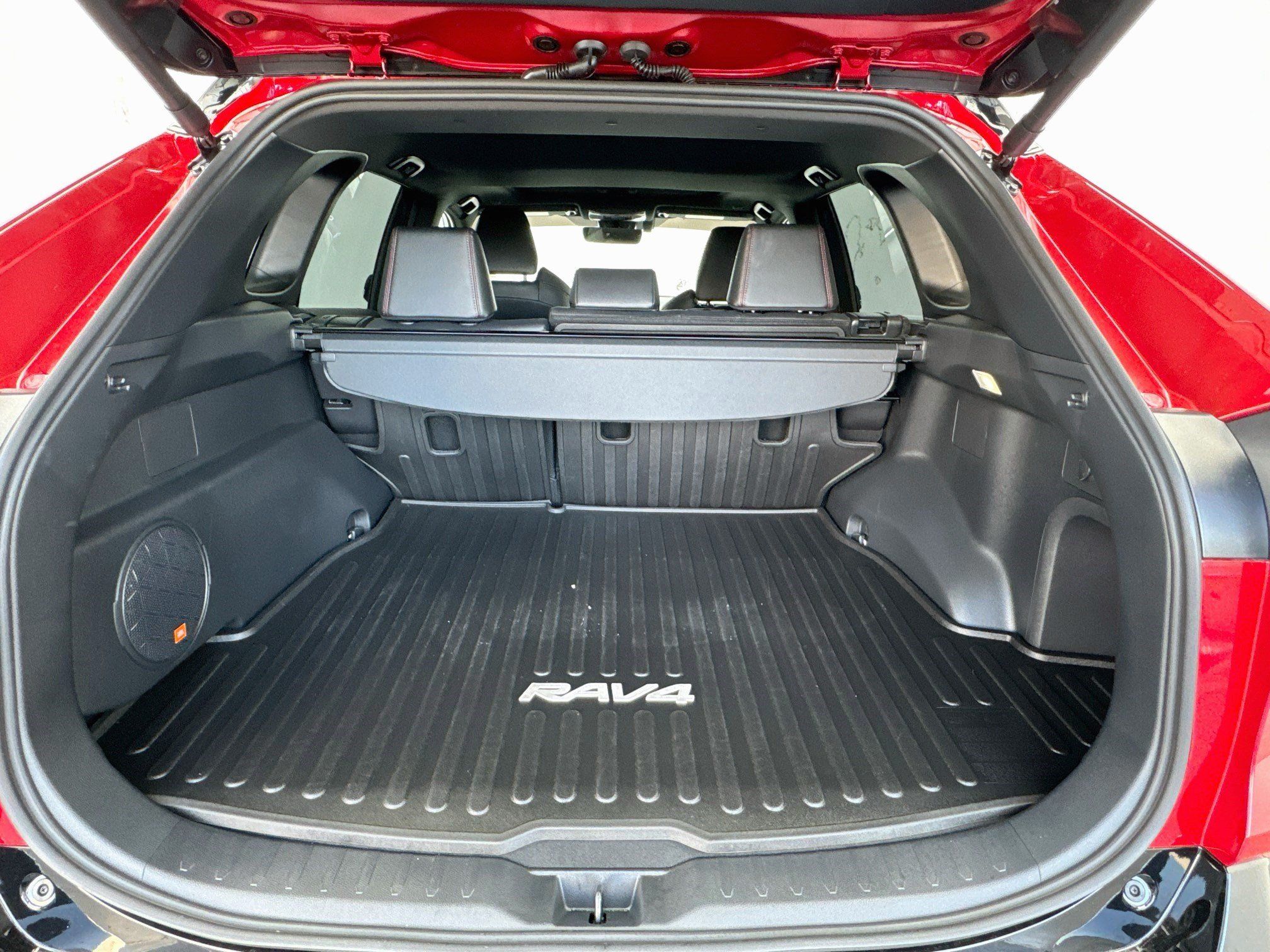 Used 2025 Toyota RAV4 XSE AWD/4WD image 18