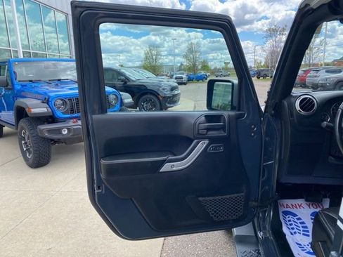 Used 2017 Jeep Wrangler Unlimited Sahara w/ Quick Order Package 24E Chief AWD/4WD image 10