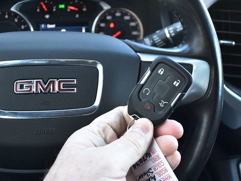 Used 2020 GMC Acadia SLE image 11