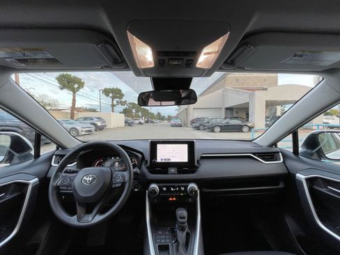 Used 2025 Toyota RAV4 XLE image 35