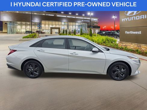 Used 2022 Hyundai Elantra SEL w/ Convenience Package FWD image 6