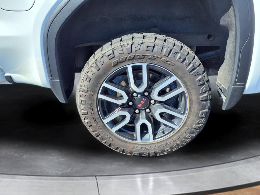 Used 2024 GMC Sierra 1500 AT4 w/ Technology Package AWD/4WD image 18