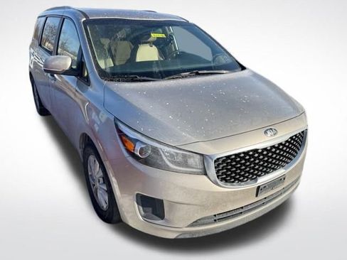 Used 2015 Kia Sedona LX w/ LX Convenience Package image 10