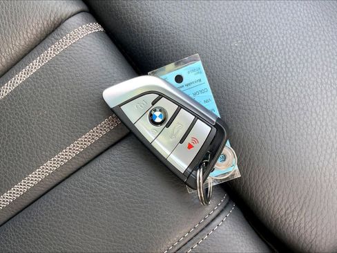 Used 2022 BMW 540i w/ Executive Package image 14