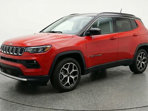 Used 2025 Jeep Compass Limited image 3