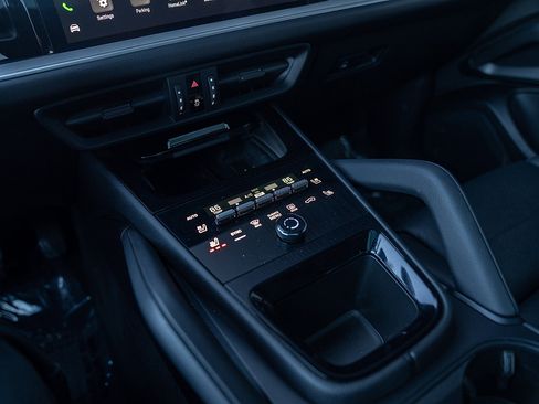 Certified 2024 Porsche Cayenne image 13