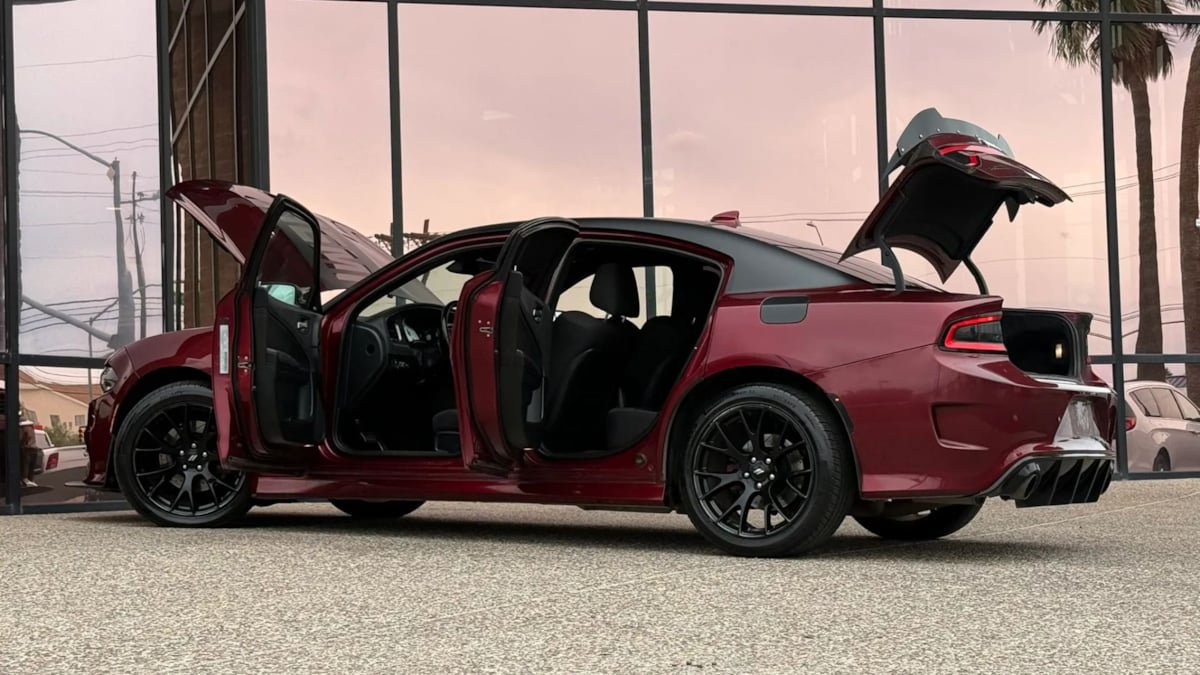 Used 2019 Dodge Charger R/T w/ Blacktop Package RWD image 29
