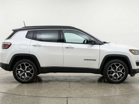 Used 2025 Jeep Compass Limited image 11