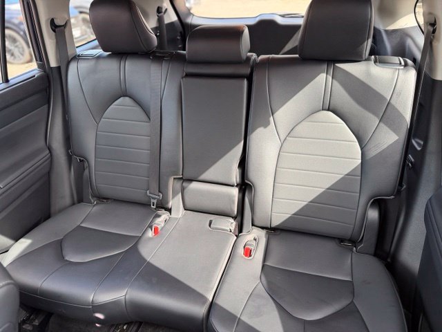 Used 2023 Toyota Highlander XLE AWD/4WD image 18