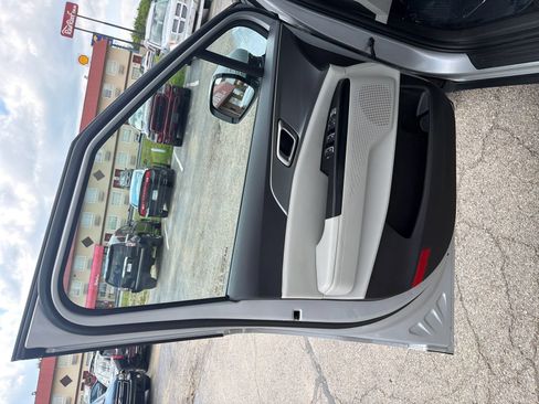 Used 2023 Kia Carnival LX FWD image 12
