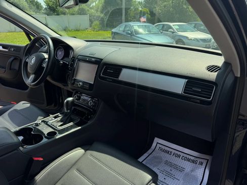 Used 2014 Volkswagen Touareg Sport AWD/4WD image 17
