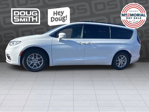Used 2022 Chrysler Pacifica Touring-L FWD image 1