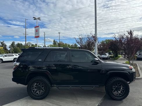 Used 2019 Toyota 4Runner SR5 AWD/4WD image 6