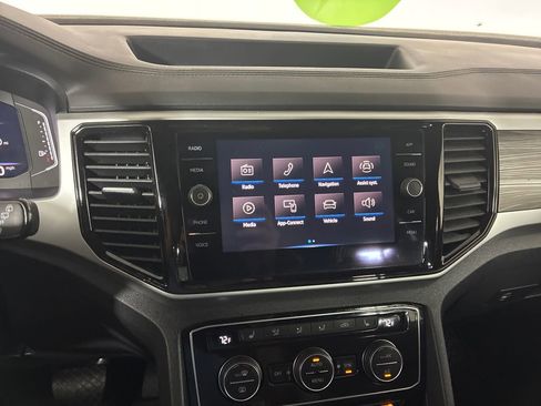 Used 2022 Volkswagen Atlas Cross Sport SE AWD/4WD image 13