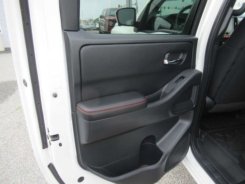 Used 2025 Nissan Frontier PRO-4X w/ Pro Convenience Package AWD/4WD image 23