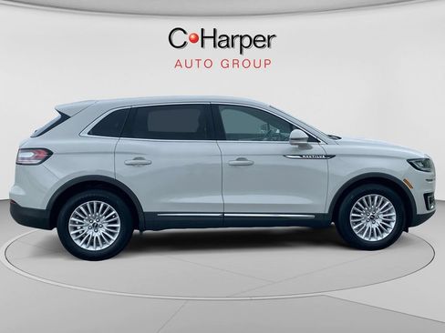 Used 2019 Lincoln Nautilus FWD image 2
