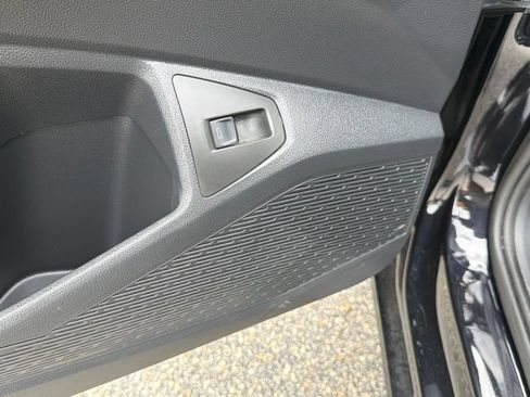 Used 2025 Volkswagen Jetta SE FWD image 36