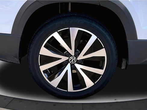 Used 2024 Volkswagen Taos SE image 35