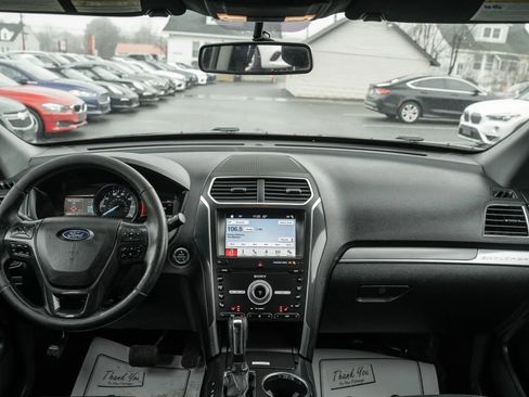 Used 2019 Ford Explorer Sport image 16