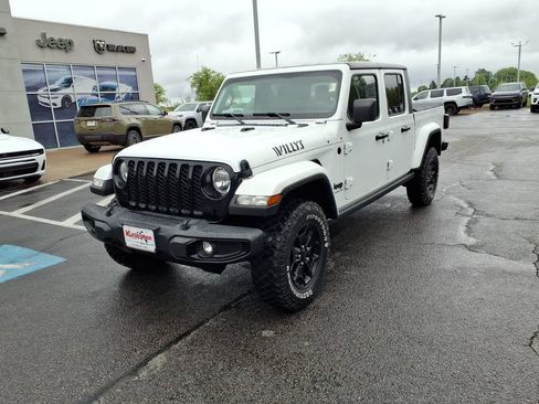 Used 2021 Jeep Gladiator Sport AWD/4WD image 2