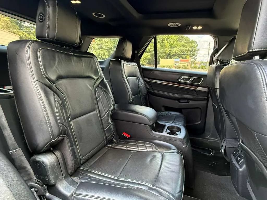 Used 2018 Ford Explorer Platinum AWD/4WD image 14