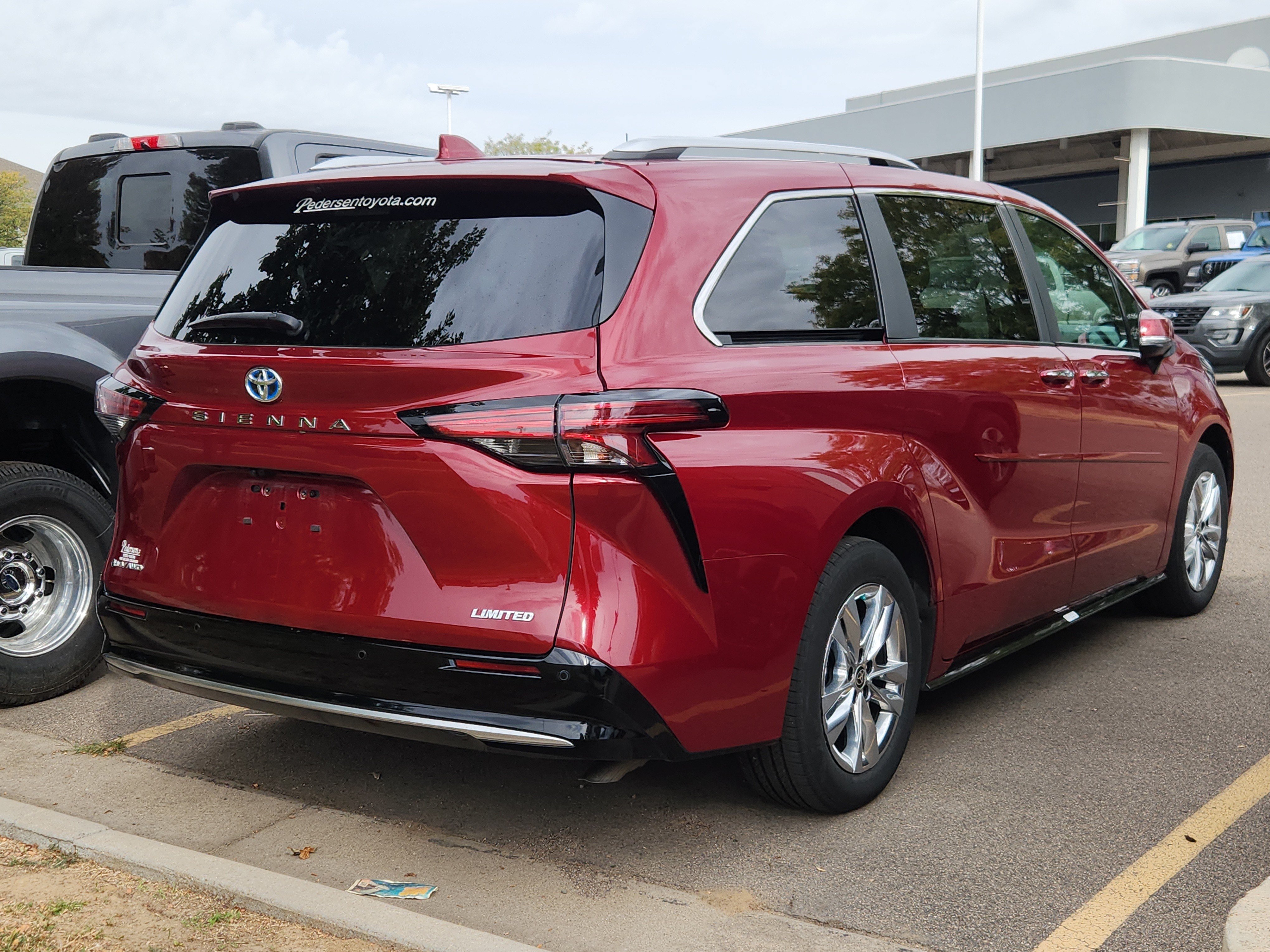 Used 2025 Toyota Sienna Limited AWD/4WD image 4