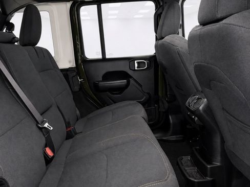 Used 2024 Jeep Wrangler Unlimited AWD/4WD image 17