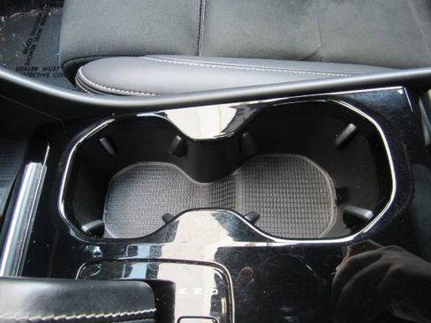 Used 2022 Volvo XC40 P8 Recharge Plus image 47