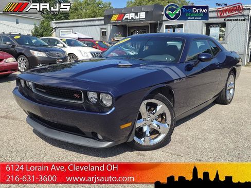 Used 2013 Dodge Challenger R/T RWD image 1
