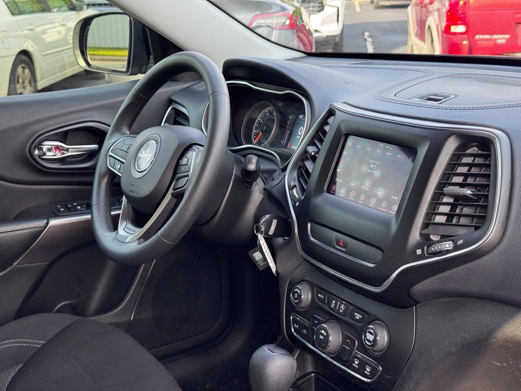 Used 2019 Jeep Cherokee Latitude w/ Popular Appearance Group AWD/4WD image 5