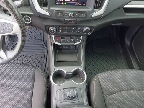 Used 2022 GMC Terrain SLE w/ LPO, Floor Liner Package FWD image 3