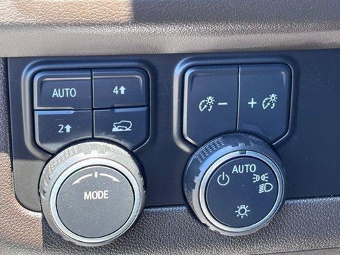 Used 2022 Chevrolet Tahoe LT w/ Luxury Package AWD/4WD image 21