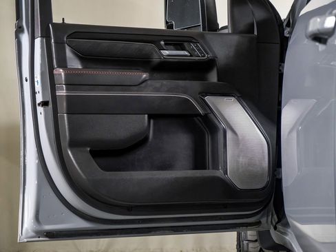 Used 2024 GMC Sierra 2500 AT4X image 33