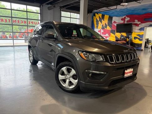 Used 2019 Jeep Compass Latitude FWD image 2