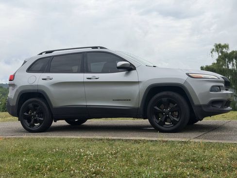 Used 2015 Jeep Cherokee Latitude FWD image 15