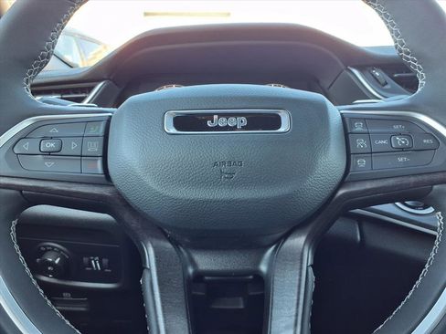 Used 2025 Jeep Grand Cherokee Limited image 15